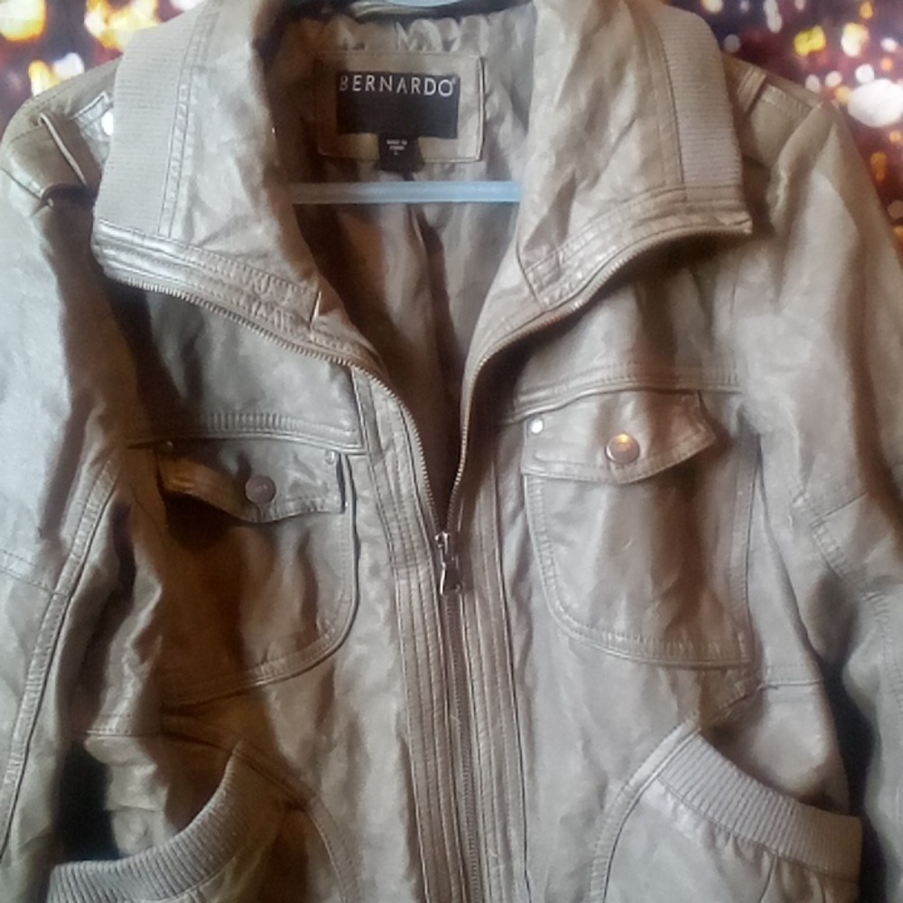 Bernardo size L women's faux leather jacket
